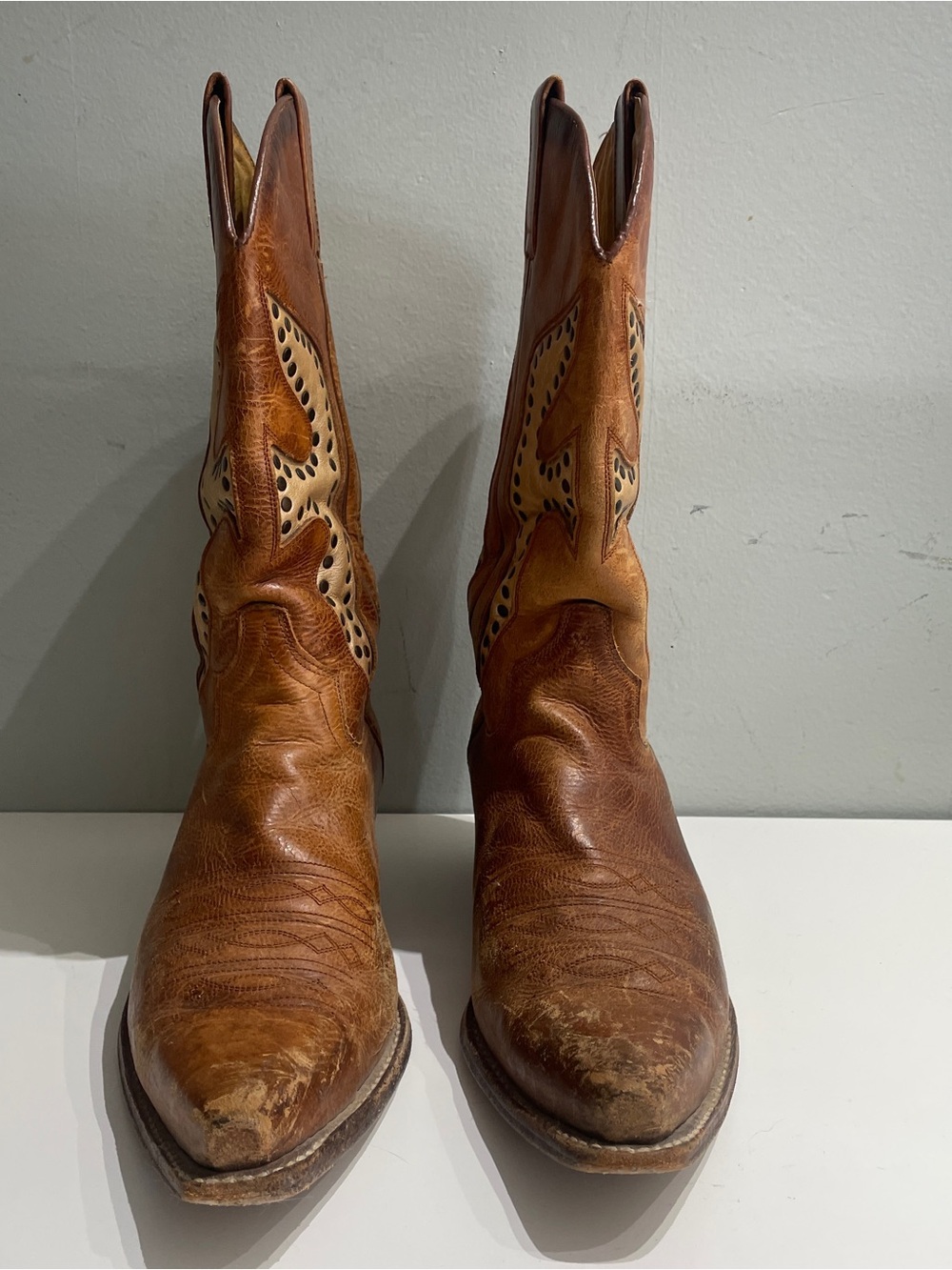 Women's 9M Frye Daisy Duke Tan Leather Studded Cowboy Boots 77786  Cowgirl - Picture 3 of 13